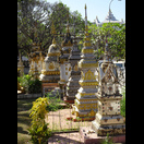 Stupas in jüngerer Zeit Verstorbener auf dem Geländes des Wat Si Saket